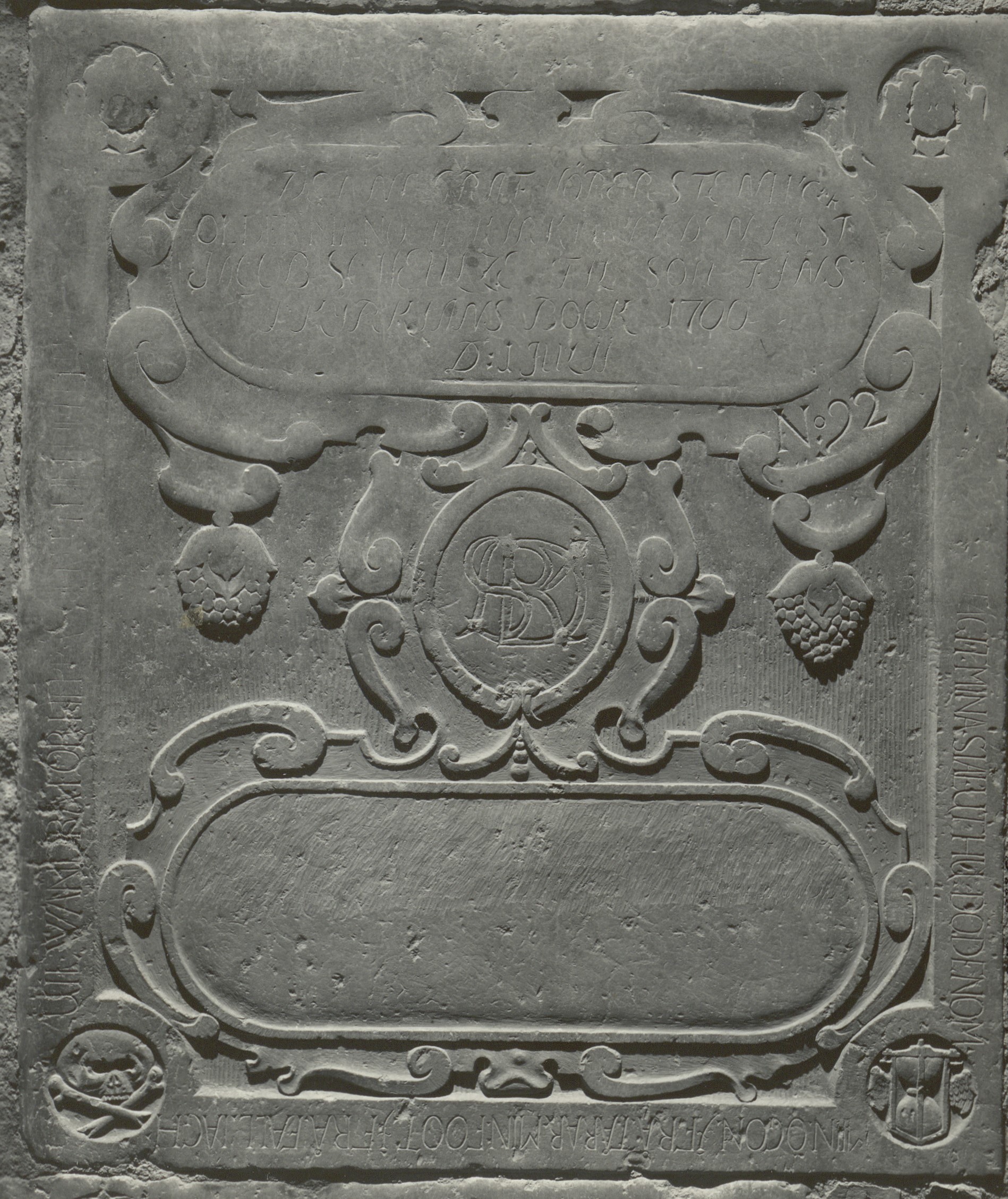 Gravhäll 92
